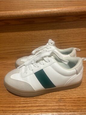 Old Navy White Sneakers with Green Stripe - Kids Casual Lace-Ups